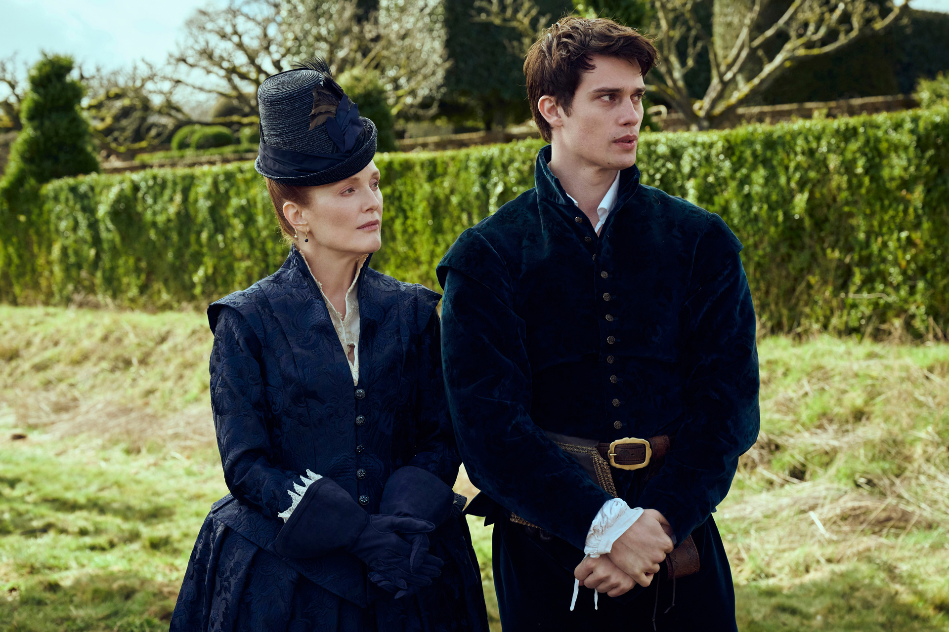 Julianne Moore and Nicholas Galitzine as Mary and George