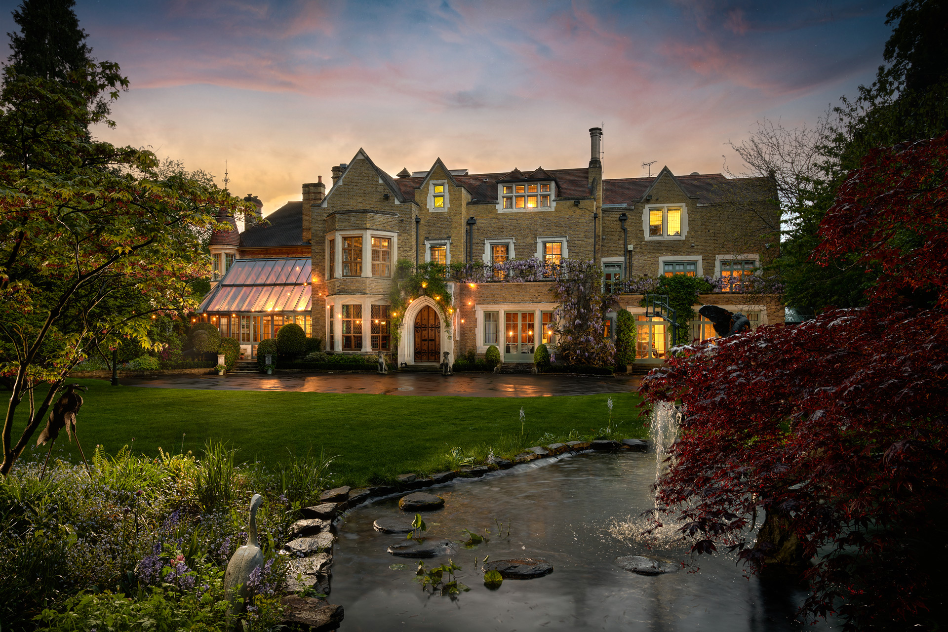 Rolling Stones Guitarist Ronnie Wood’s Mansion Is Up For Sale