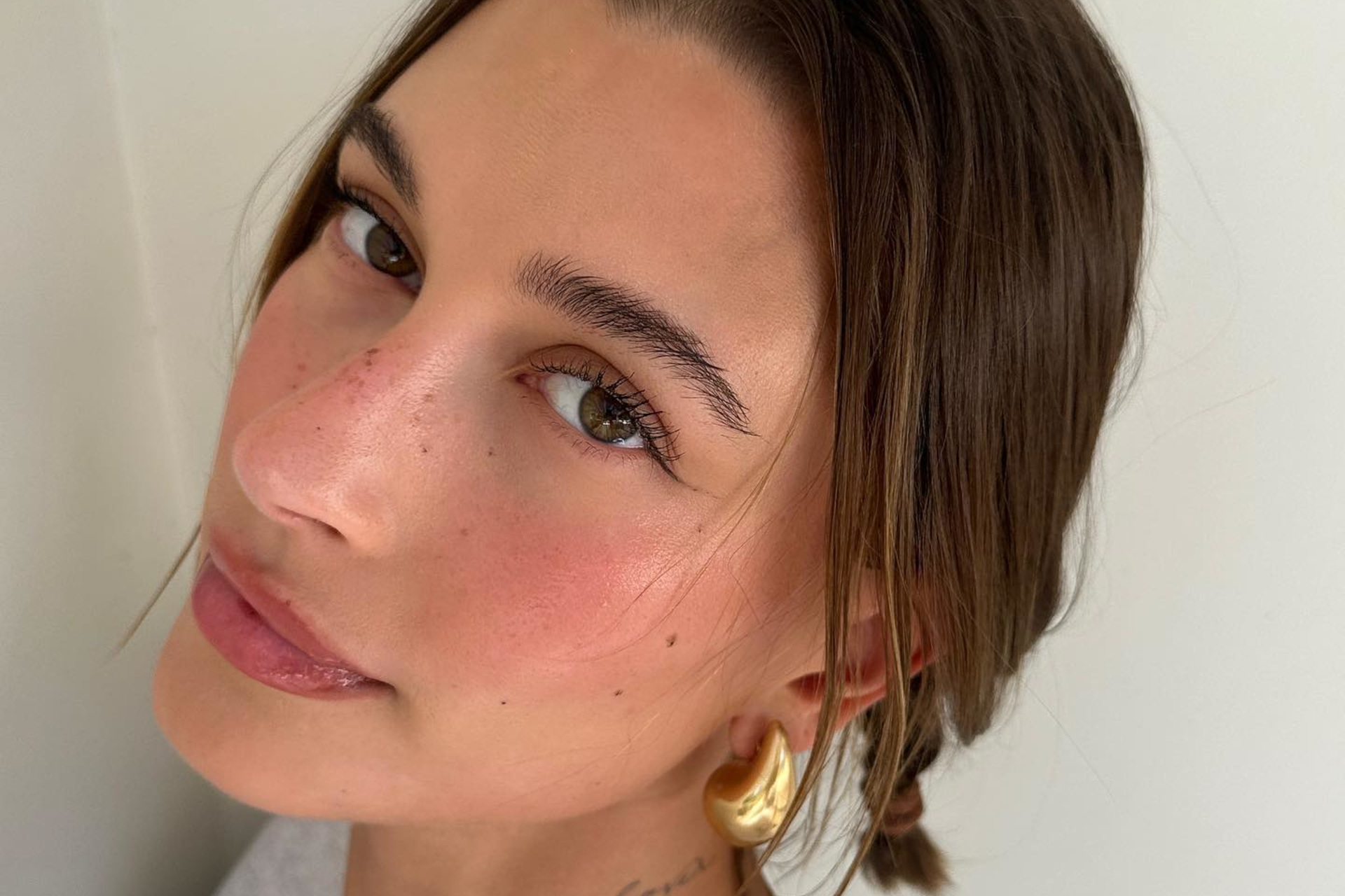 Hailey Bieber in Strawberry Makeup