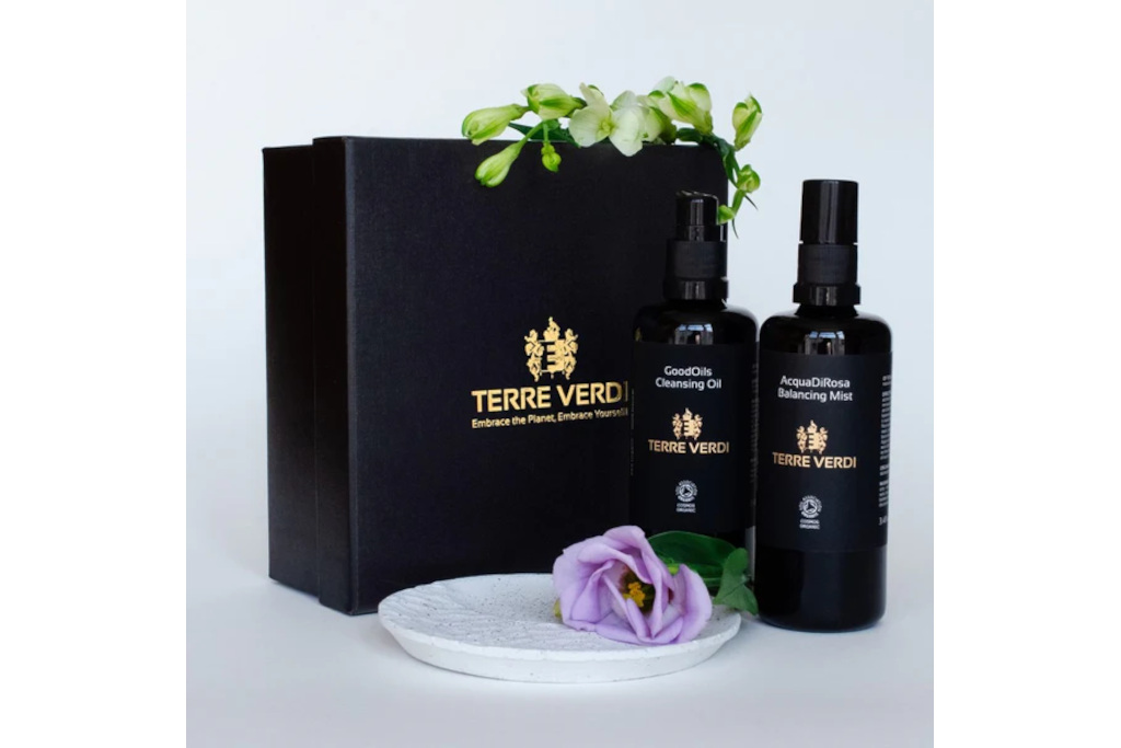 Black box with black bottles and flowers