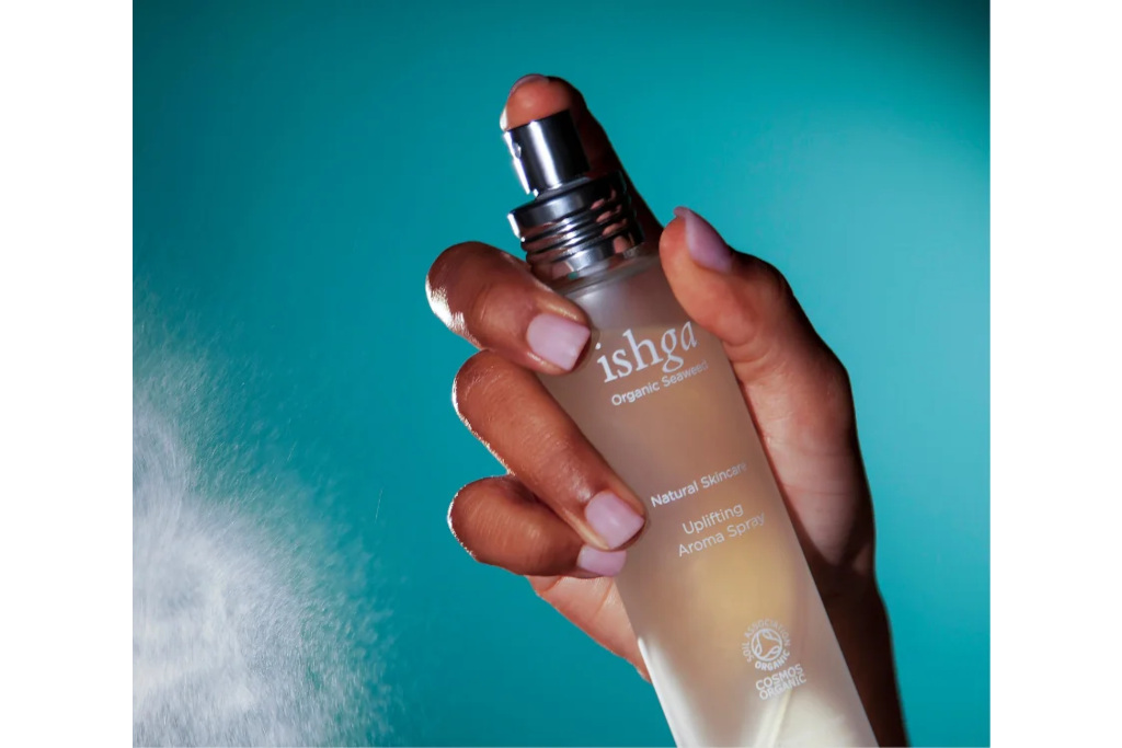 Spray bottle in front of blue background | organic beauty brands