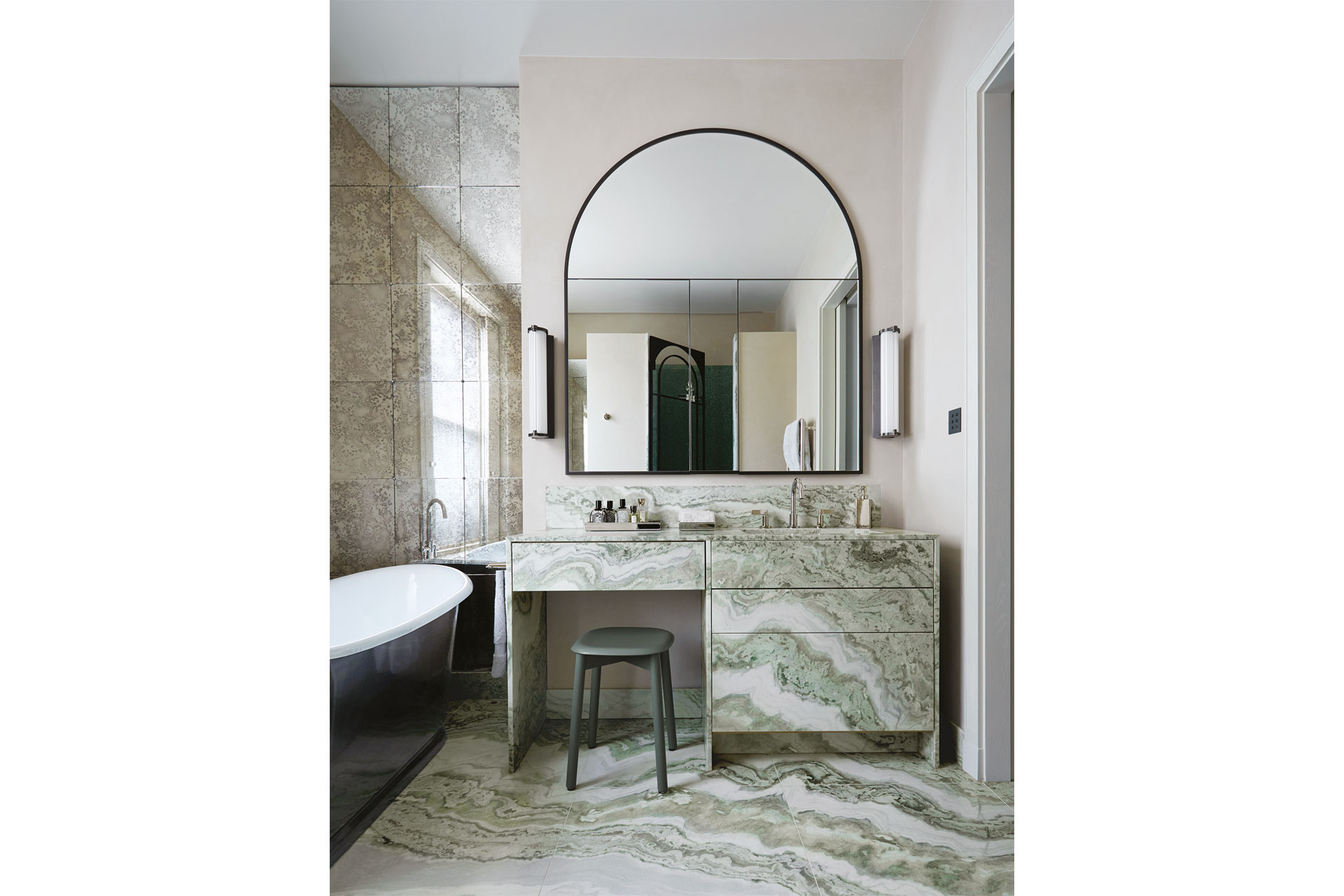 Todhunter Earle, bathroom - London house, done up by interior designers