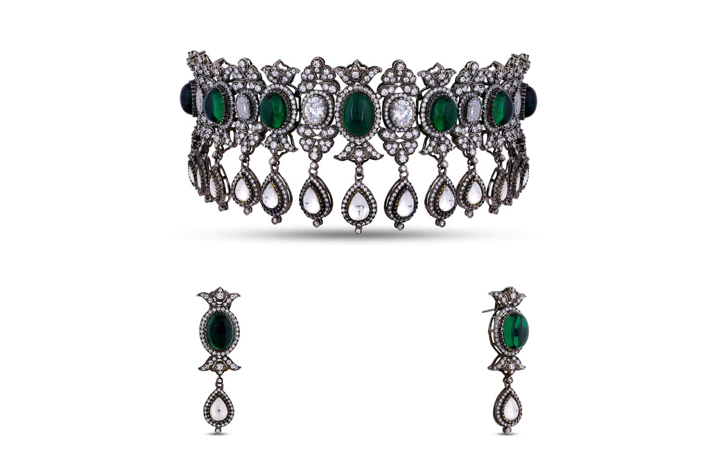 Choker and earrings