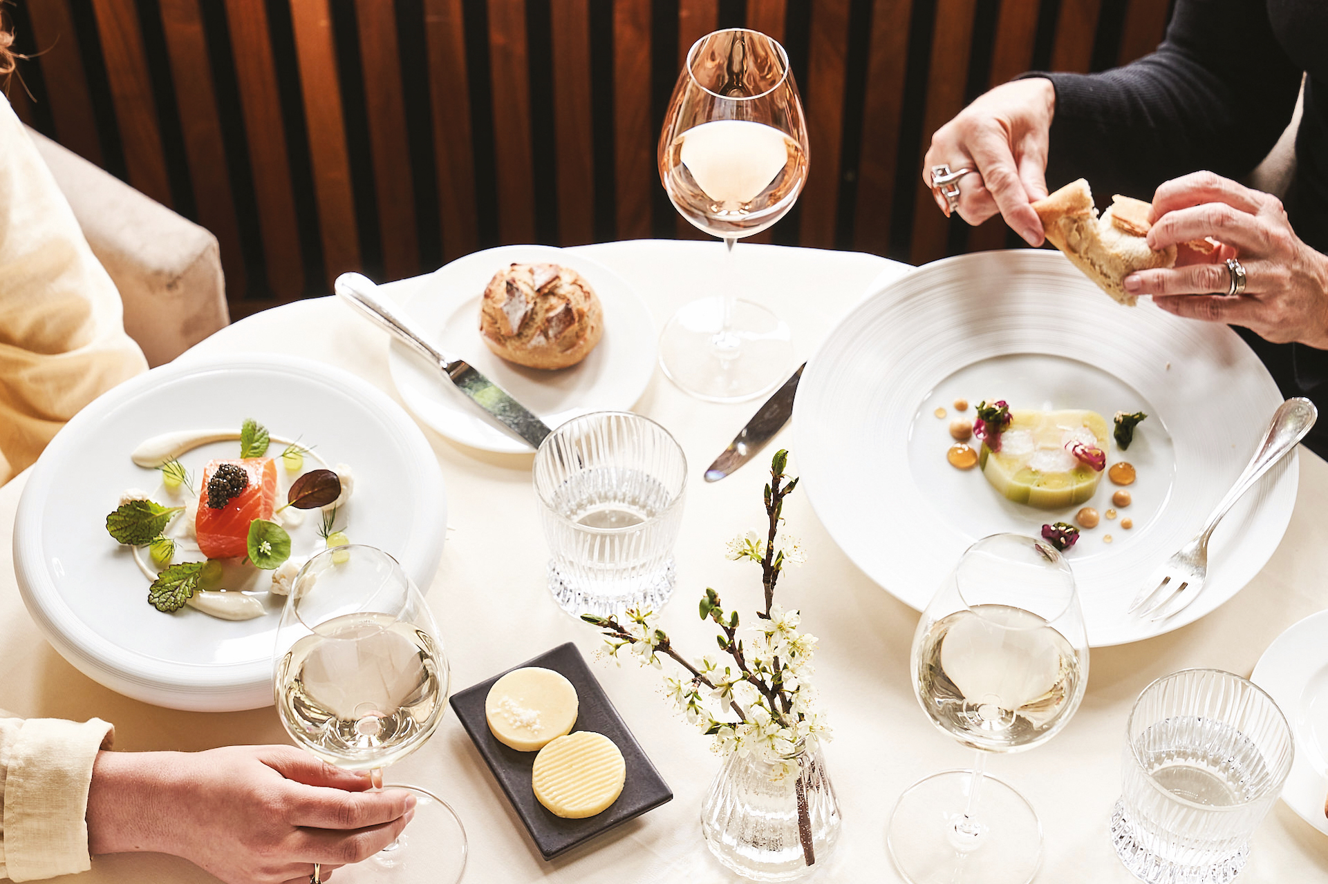 dining table at le manoir aux quat'saisons