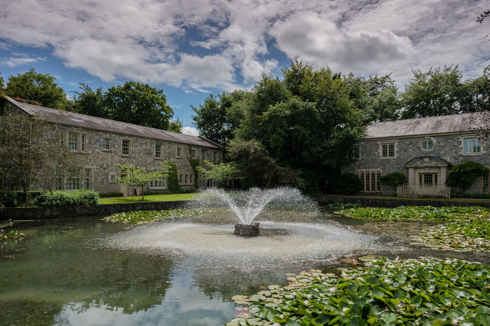 Cliff at Lyons Accommodation - Estate and Lilypond Rooms