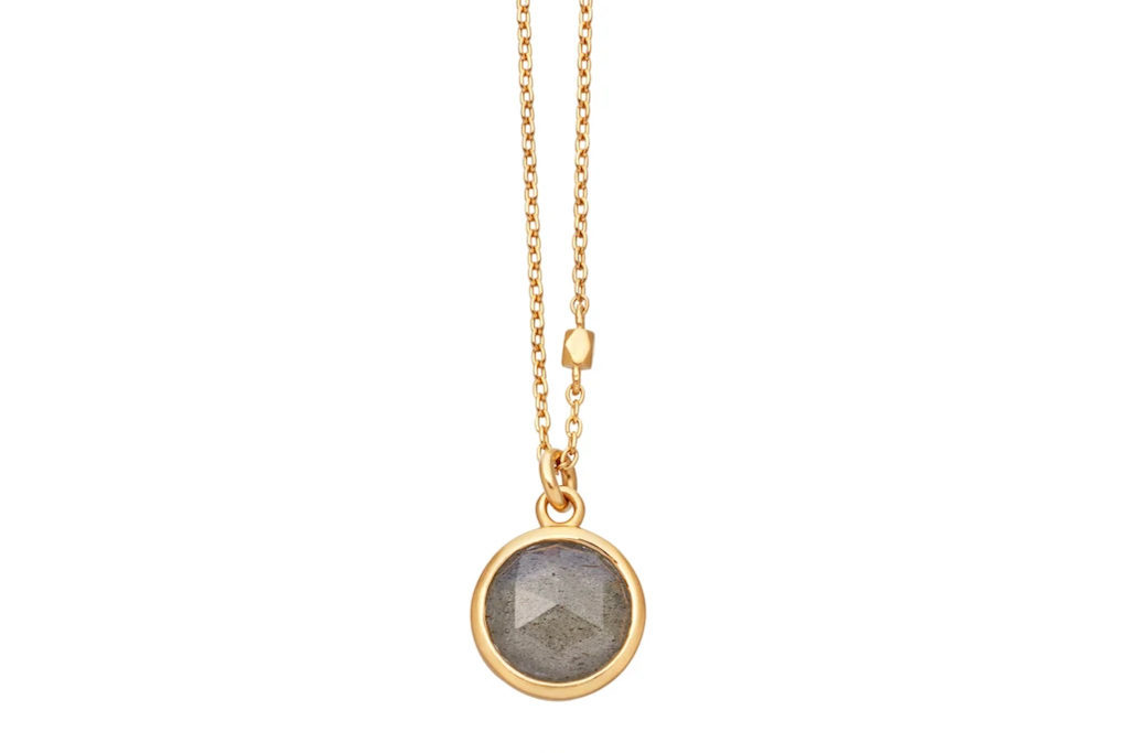 Gold necklace with pendant