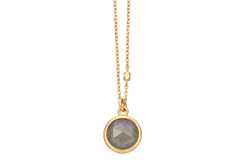 Gold necklace with pendant