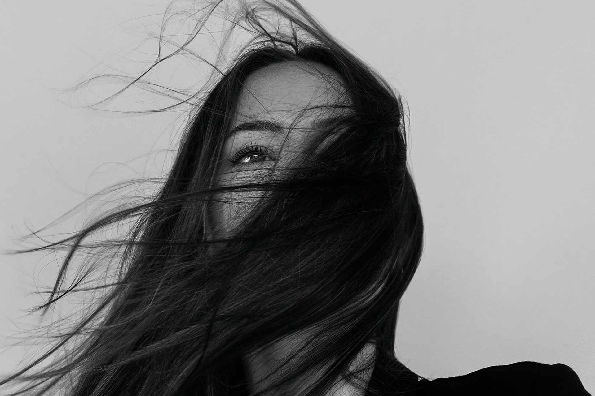 Throwback Tresses: The Rise Of 90s Supermodel Hair