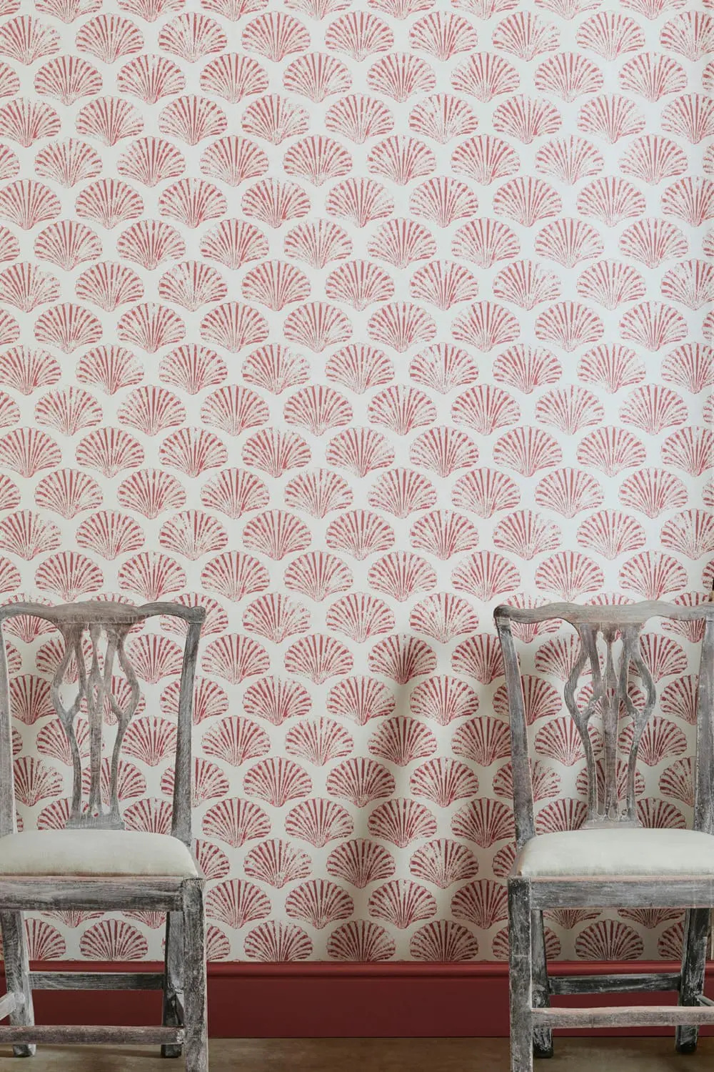 Scalloped wallpaper