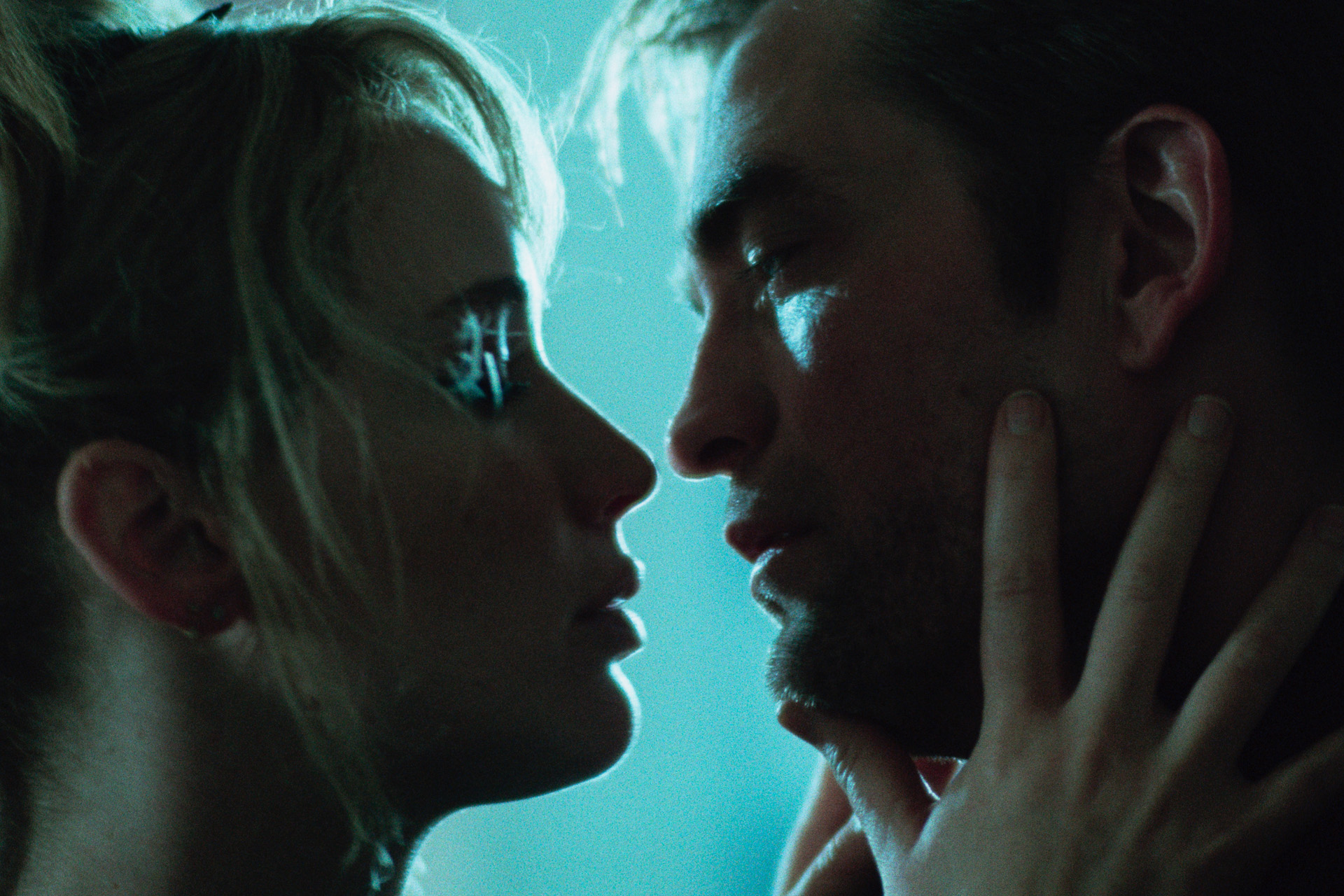 Jennifer Lawrence & Robert Pattinson in new film Die My Love.