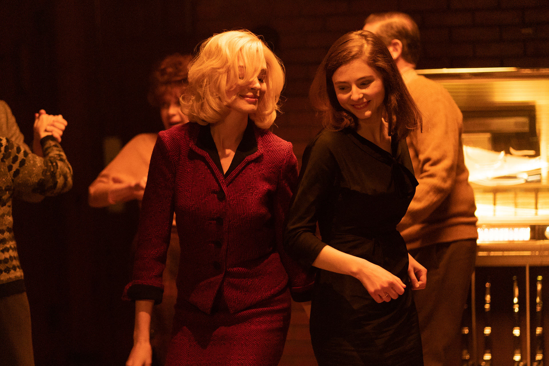 Anne Hathaway and Thomasin McKenzie in new film Eileen