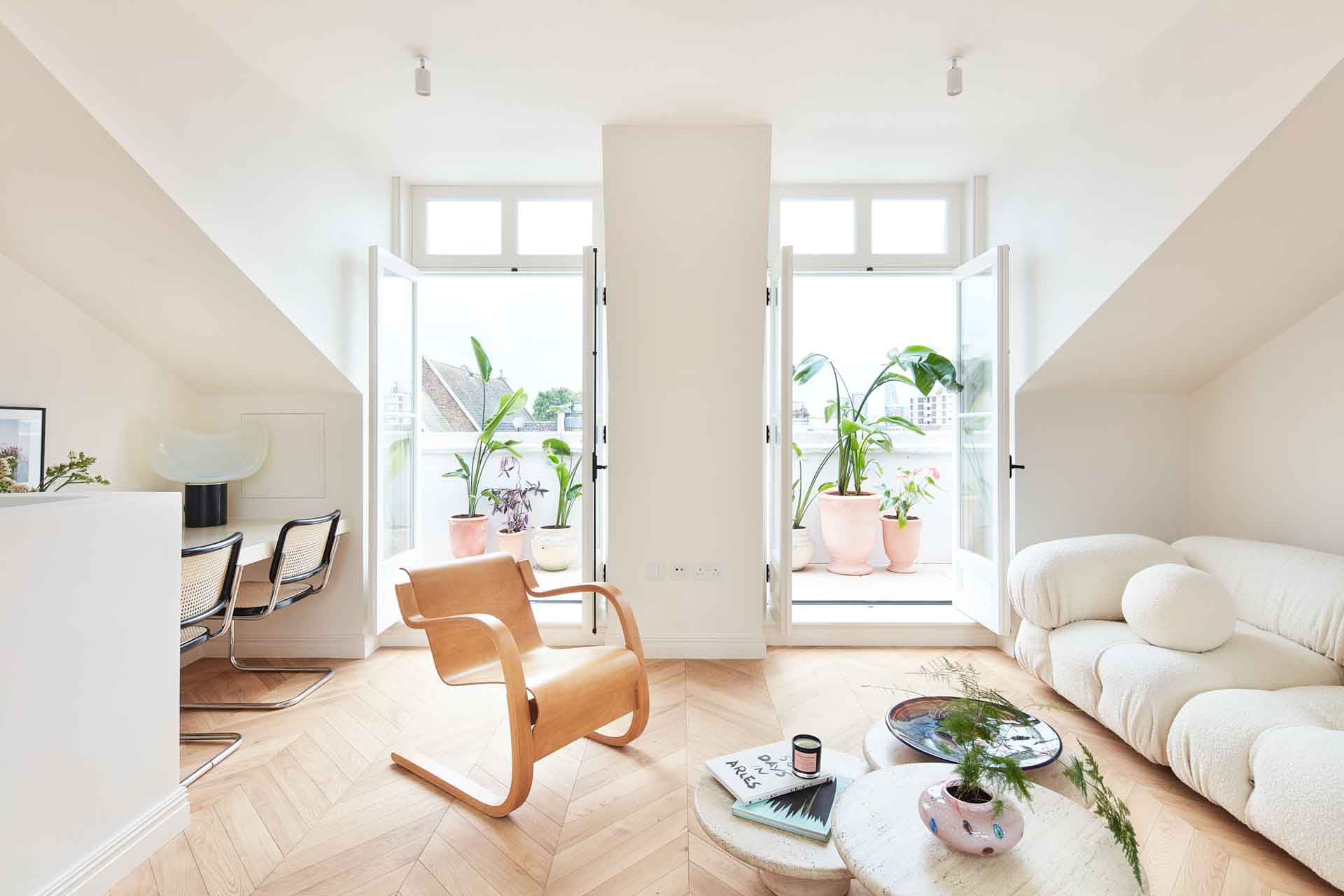 Notting Hill apartment with white modular sofa