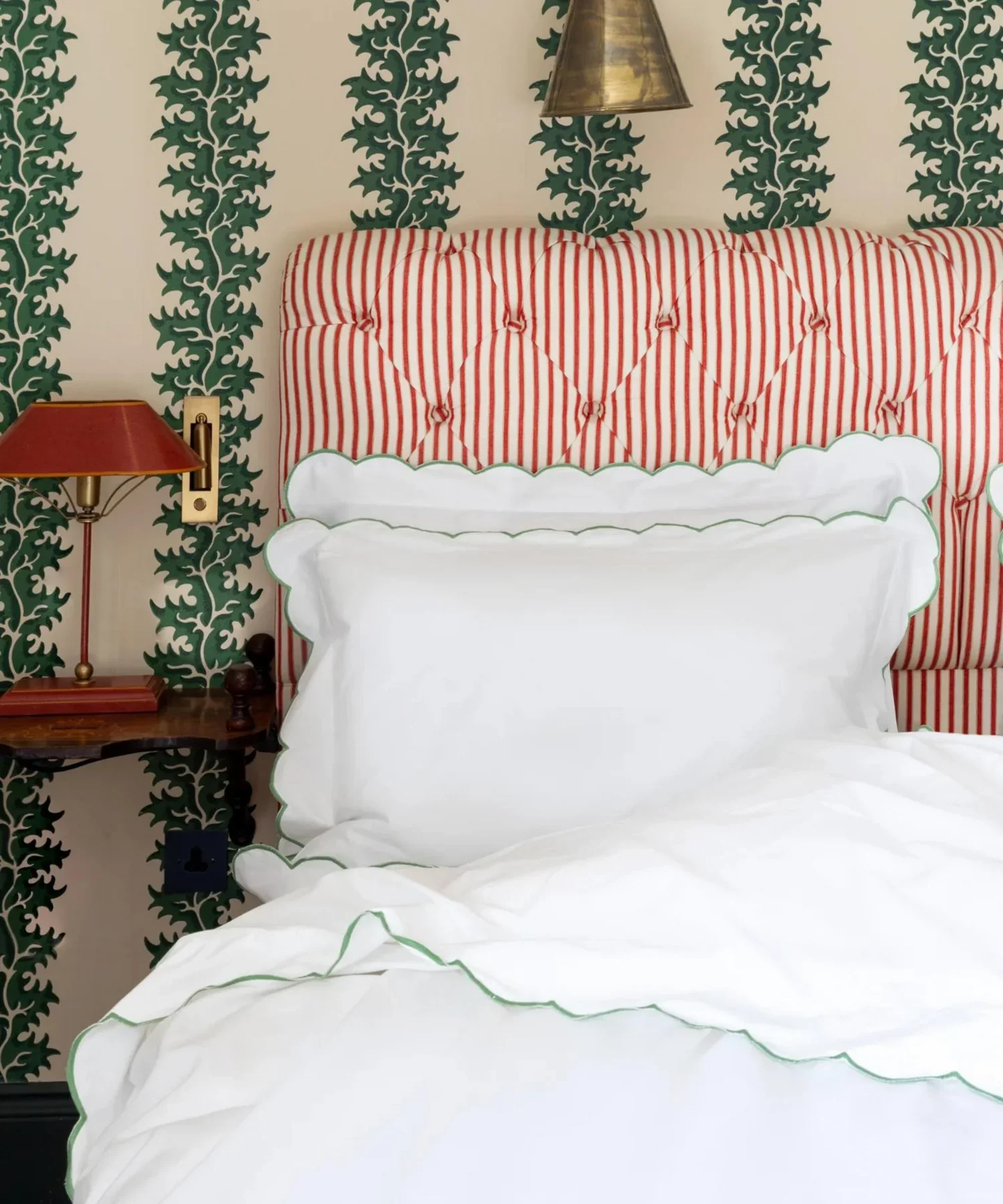Scalloped bedding