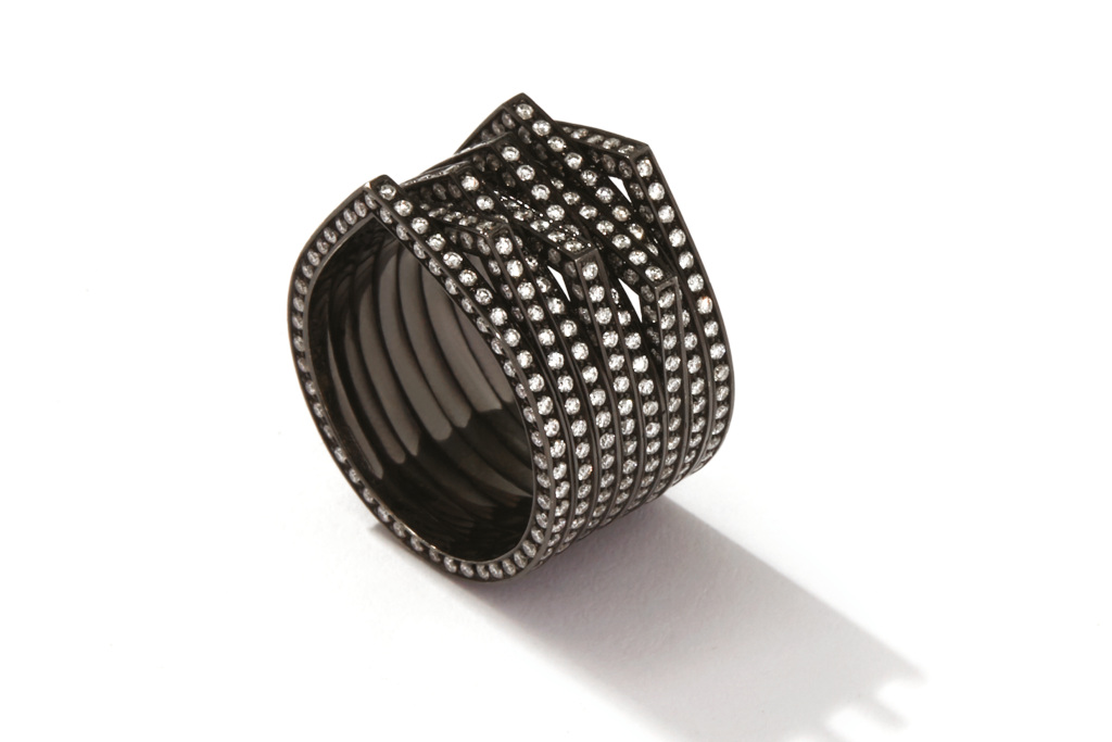 Black gold ring