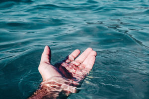 hand in water
