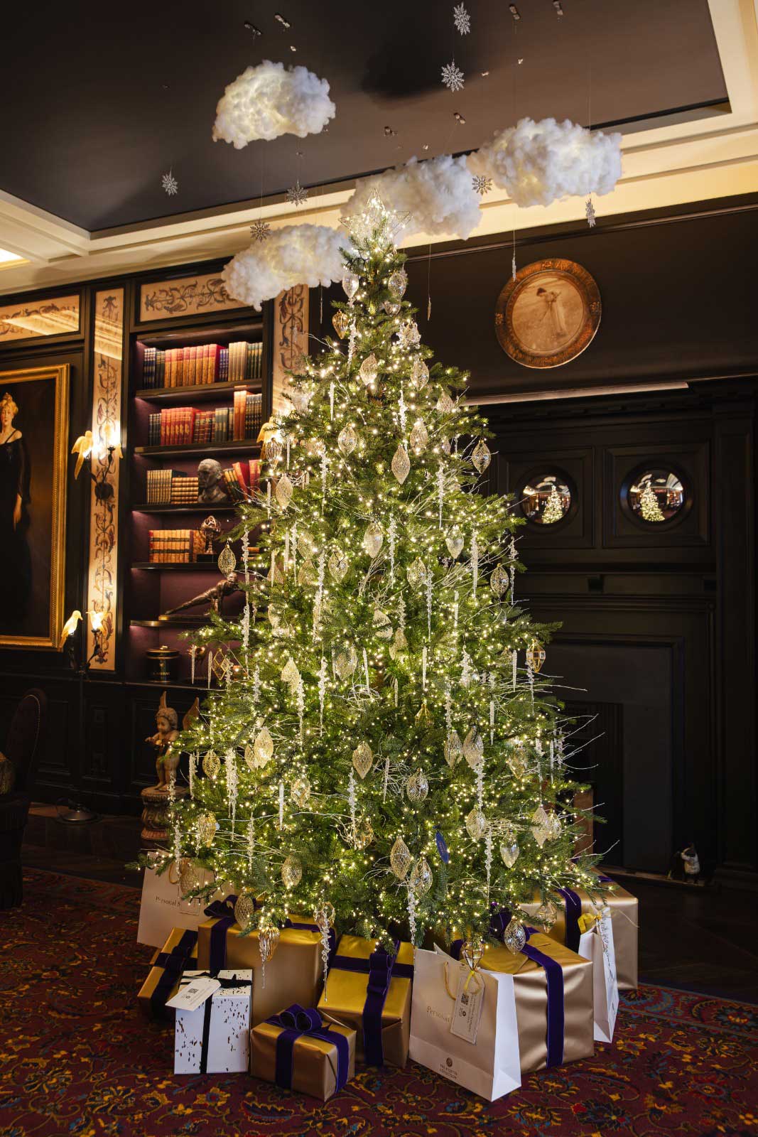 L'Oscar London hotel Christmas tree