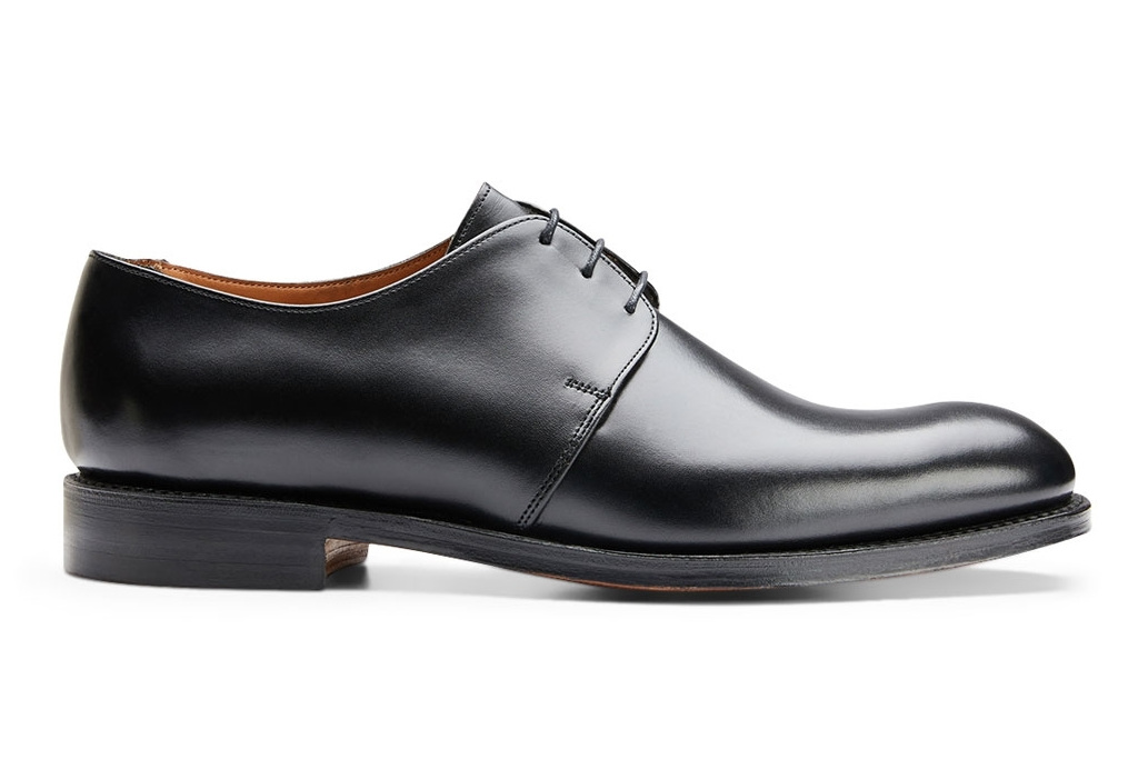 Black dress shoe
