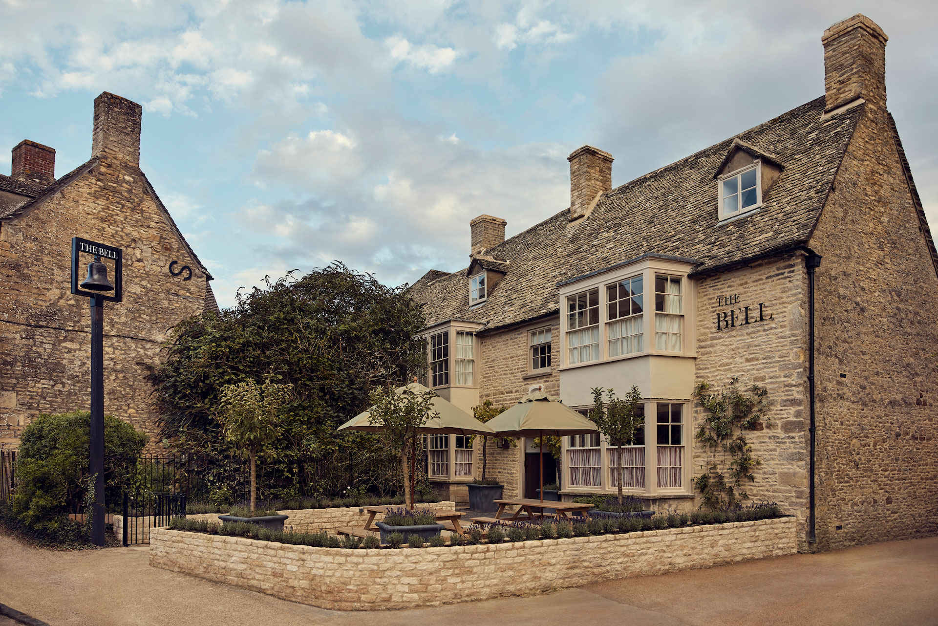 The bell at charlbury exterior