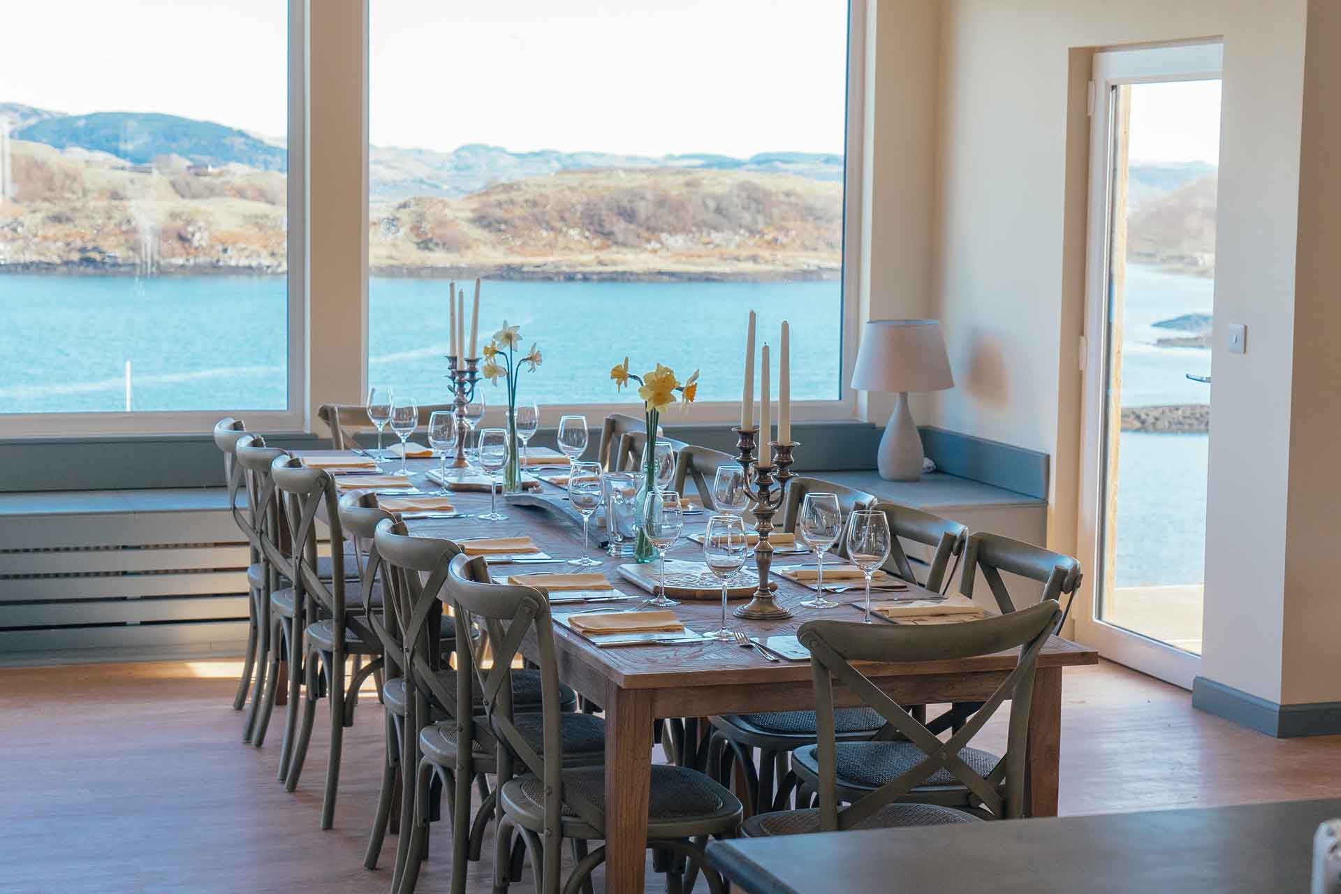 Dining table with island views at WildLuing