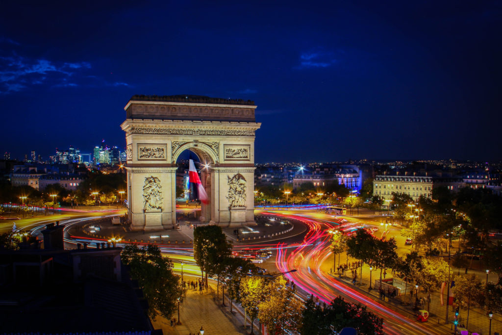 Arch de Triomph in Paris at night