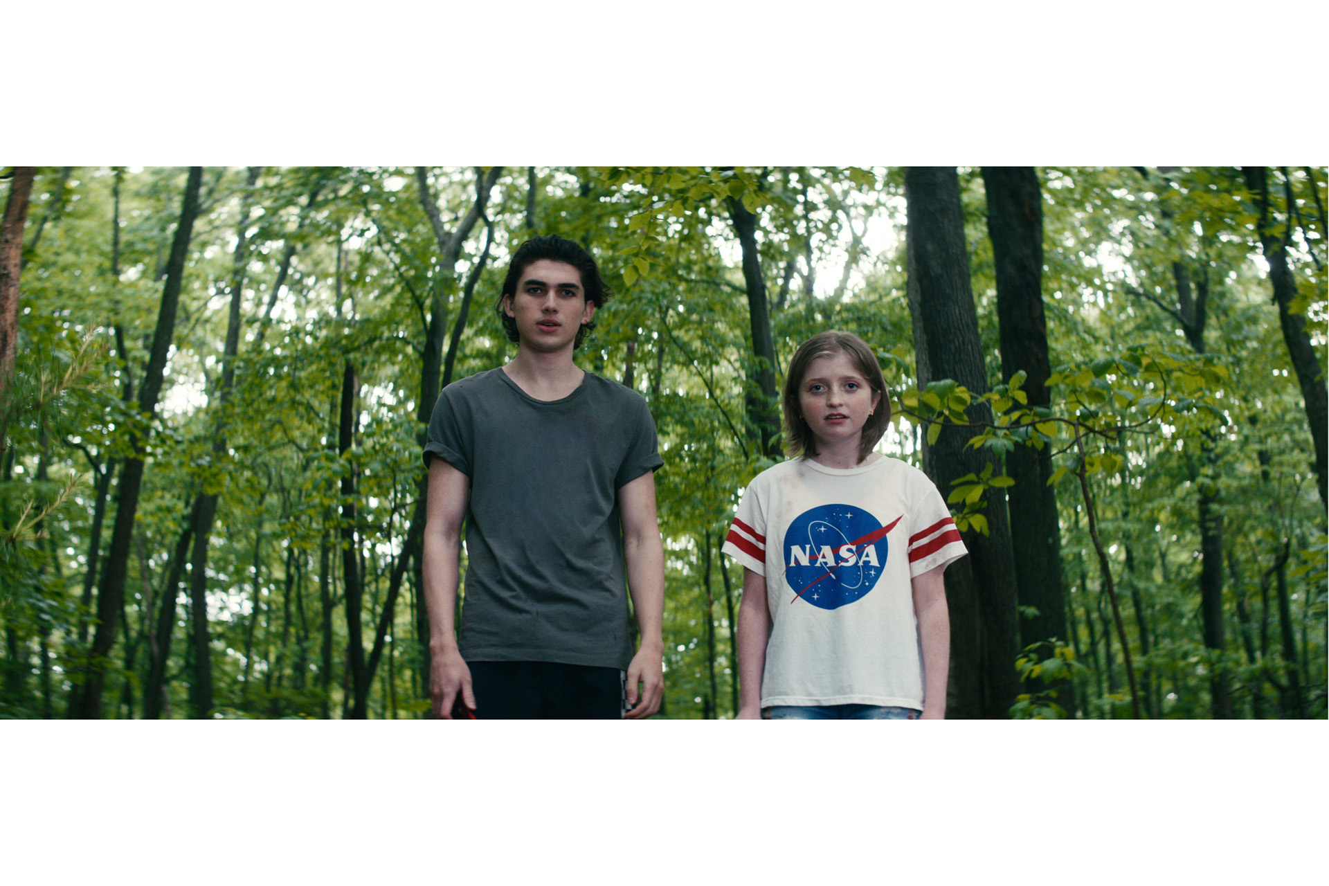 LEAVE THE WORLD BEHIND (2023) Charlie Evans as Archie and Farrah Mackenzie as Rose