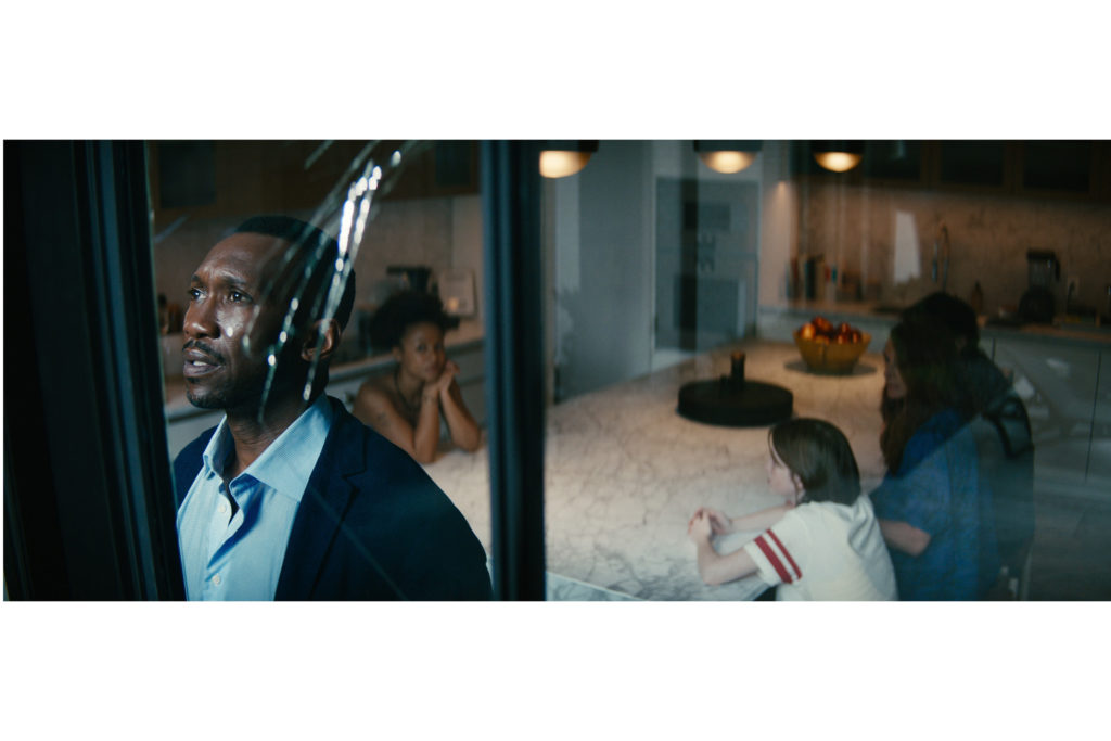 Mahershala Ali as G.H., Myha’la as Ruth, Farrah Mackenzie as Rose and Julia Roberts as Amanda.