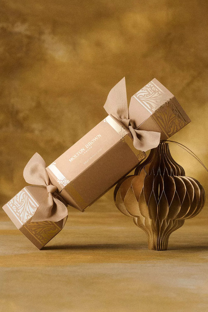 Cracker with ornament