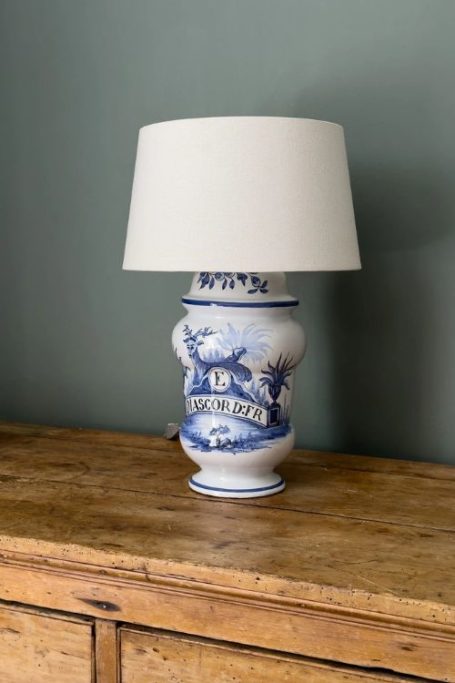 Blue and white ceramic lamp