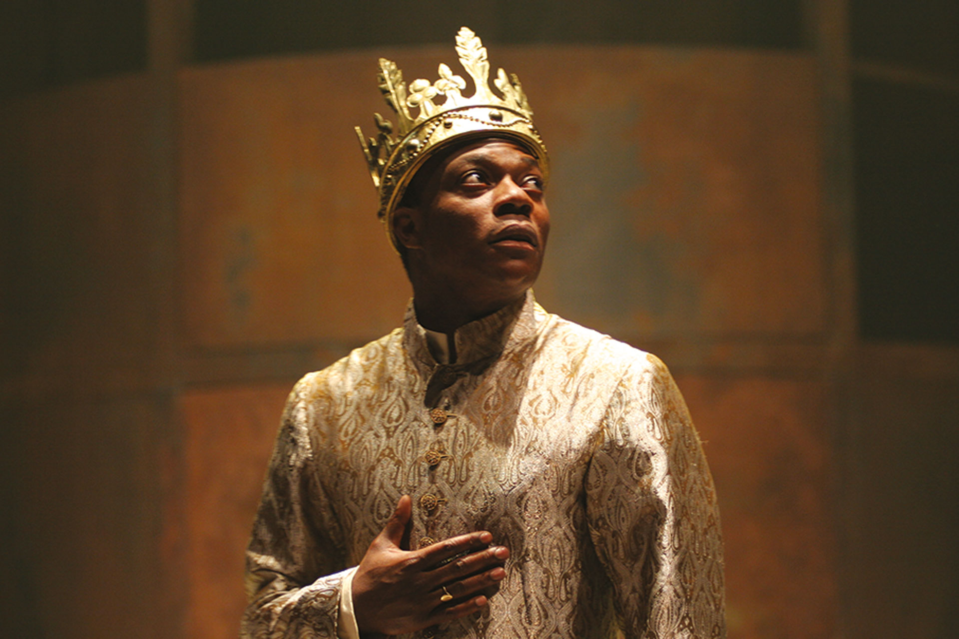 Chuk Iwuji as Henry VI, performing at the RSC