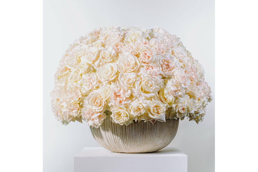 Bouquet of white roses