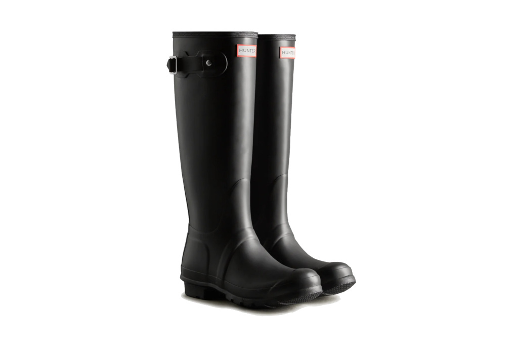 Black wellington boots