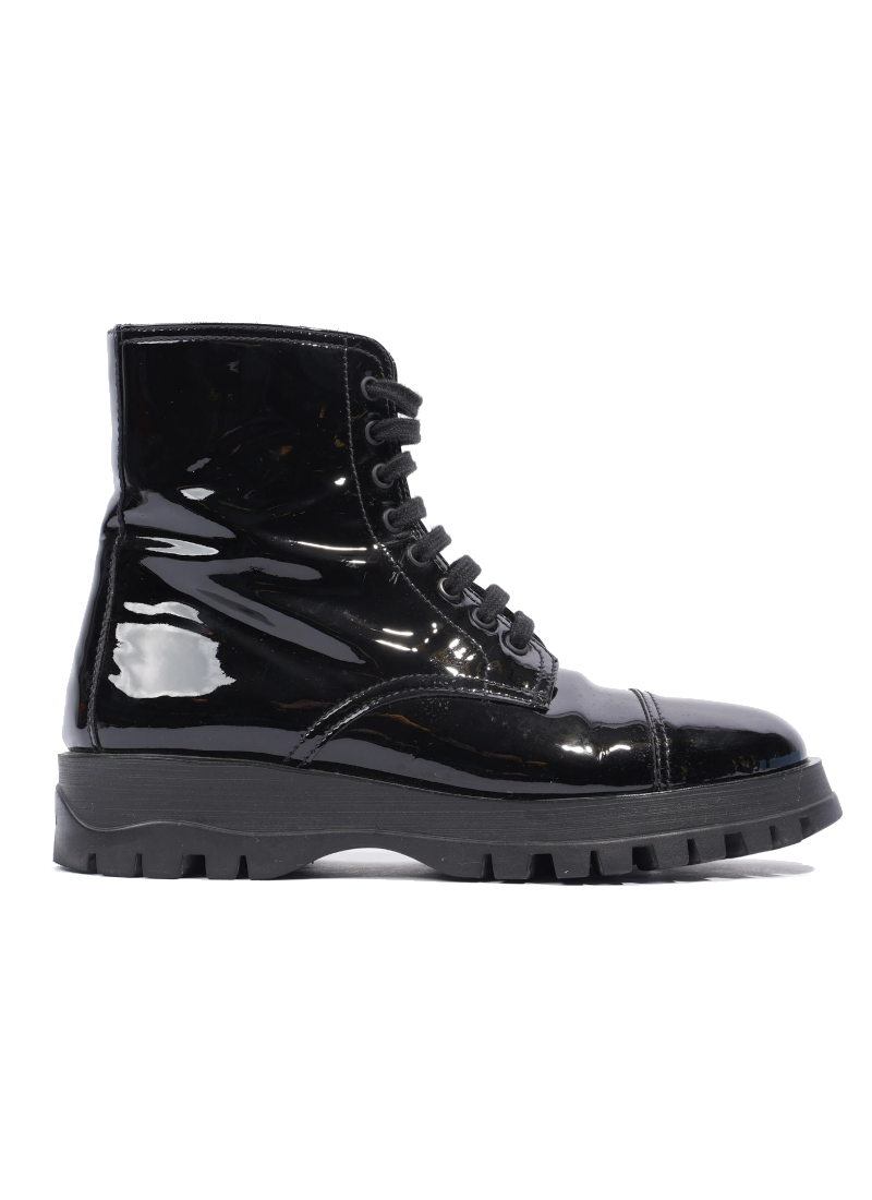 Black boot