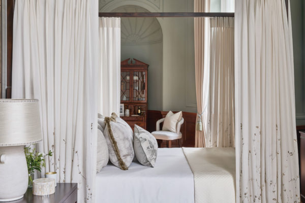 A four poster bed at 9 Millbank