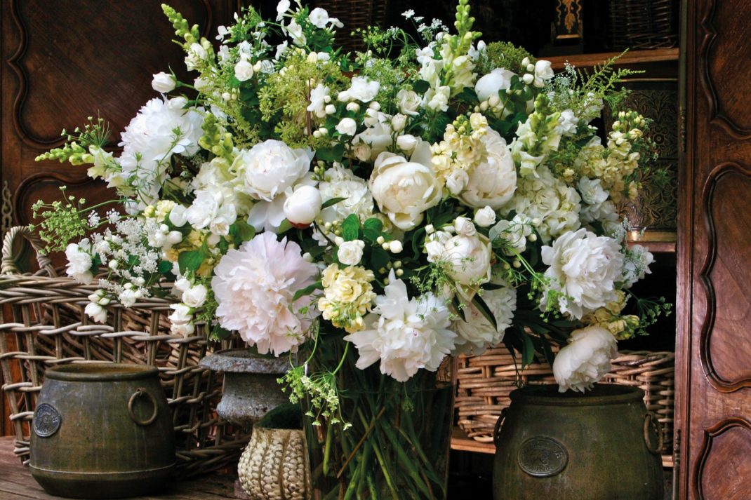 A bouquet of white flowers