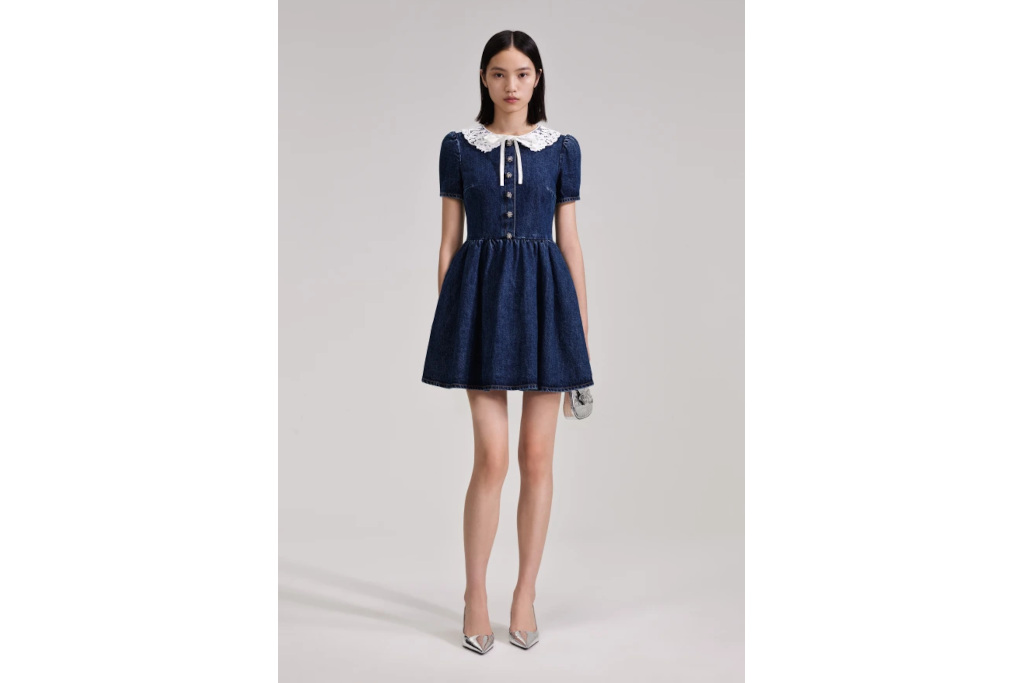 Woman in denim dress | spring outfits