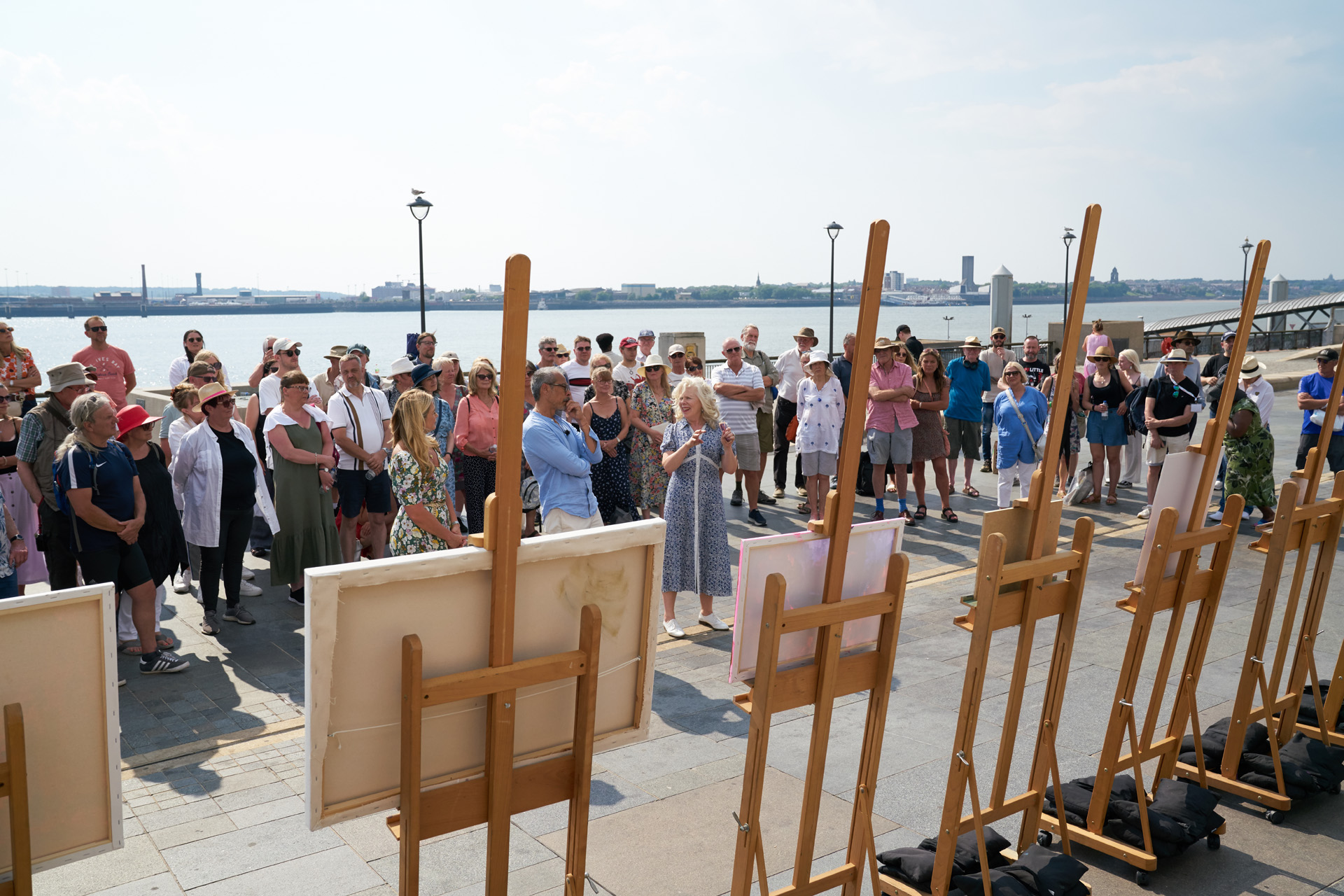 The judges looking at the paintings of the eight heat artists