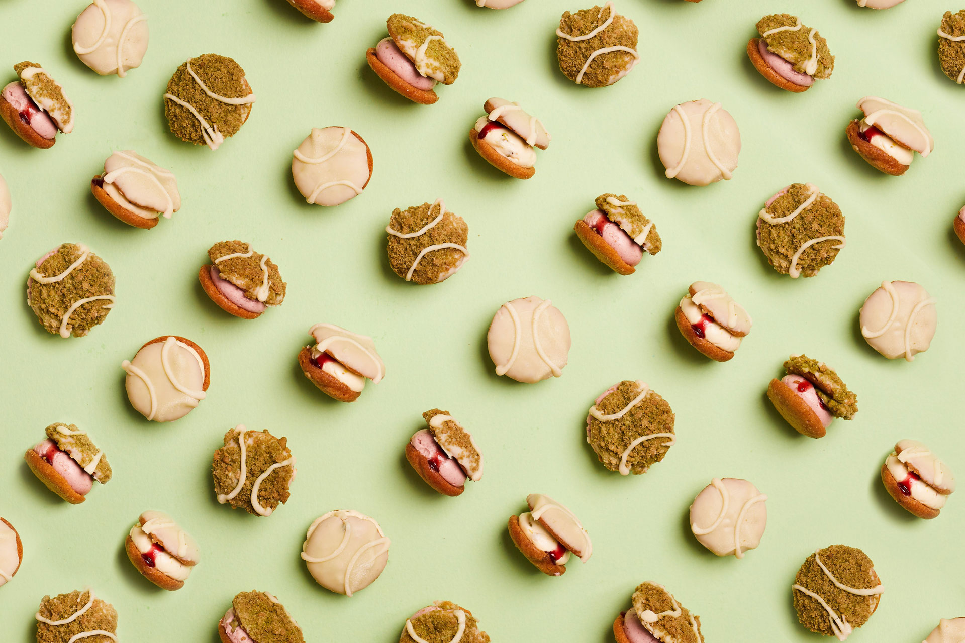 Wimbledon-themed biskies