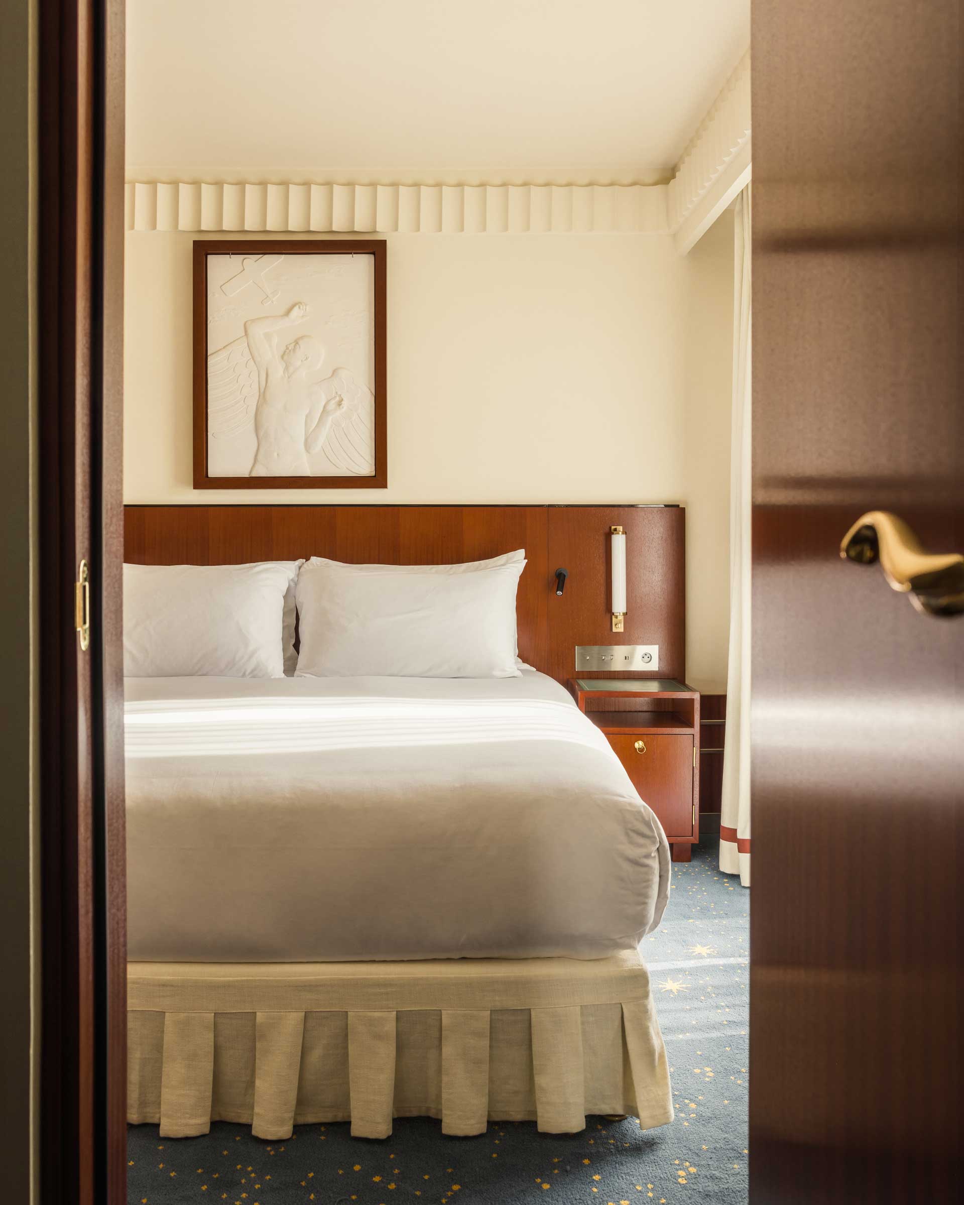 bedroom at Hotel des Grand Voyageurs
