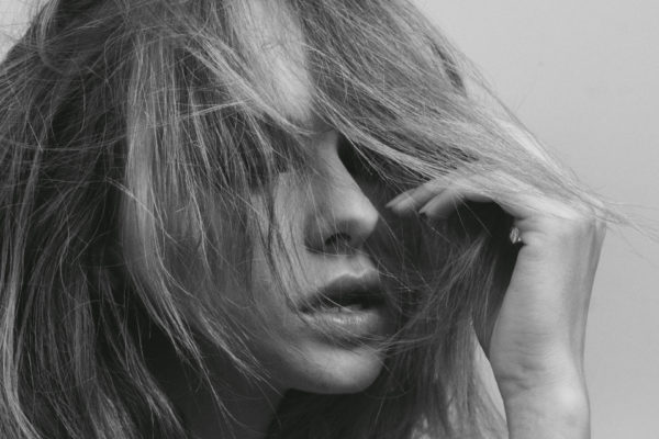Greyscale picture of woman with short hair | Scandi bob