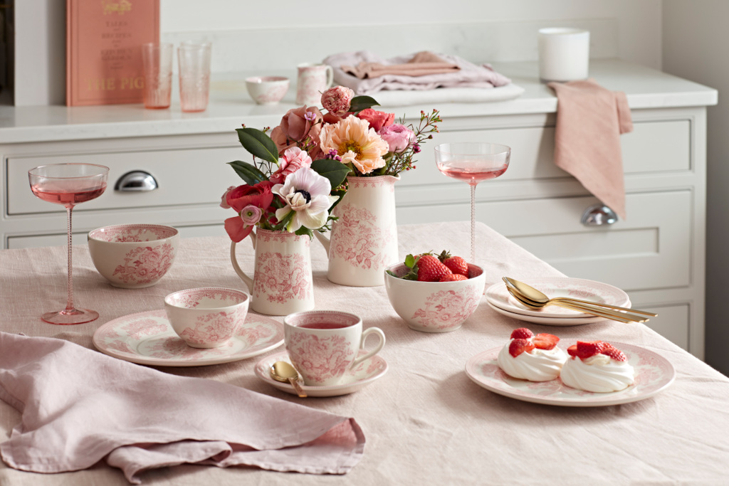 Pink crockery set