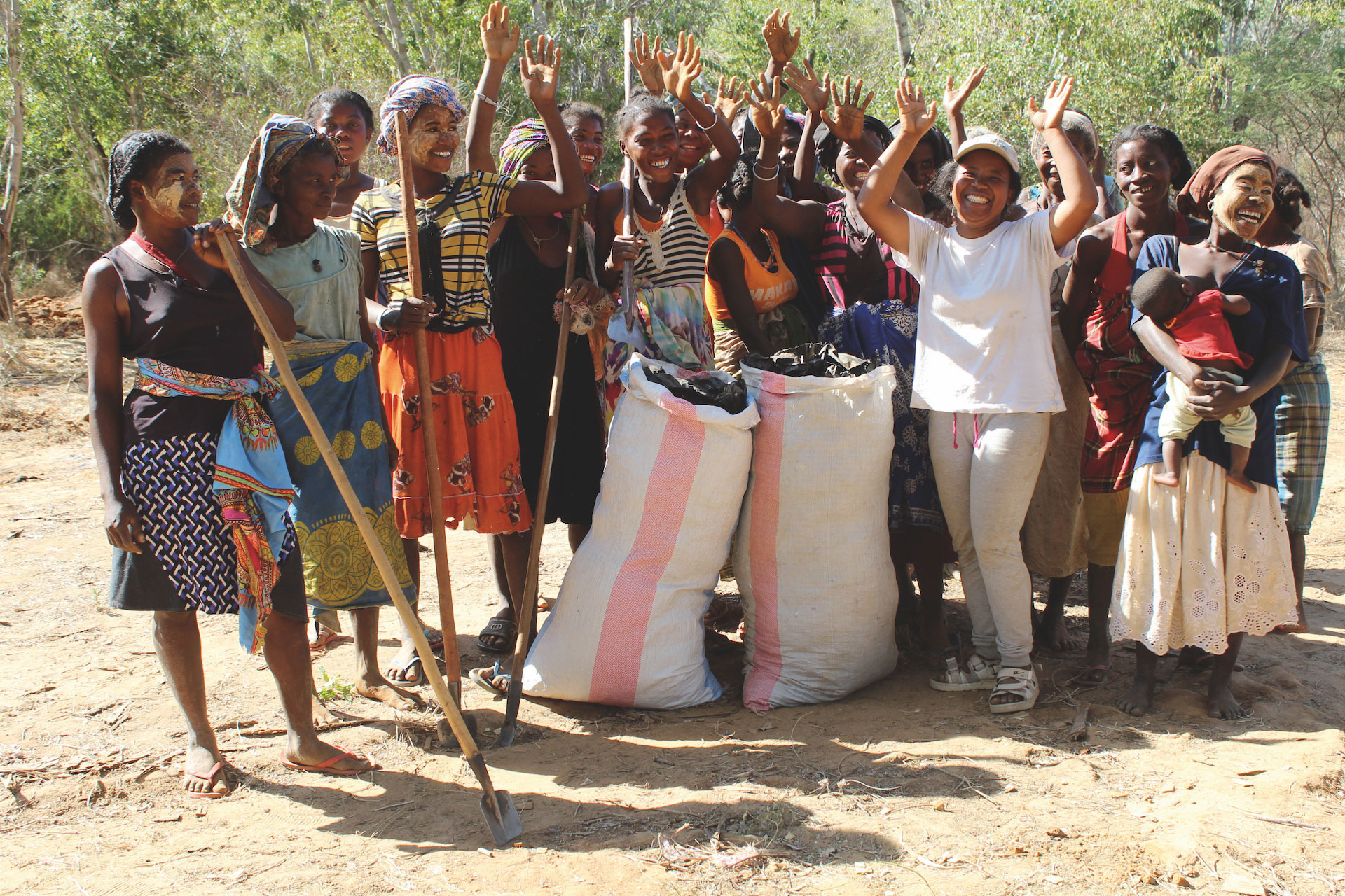 Group of female treeplanters working for Daughters of Earth