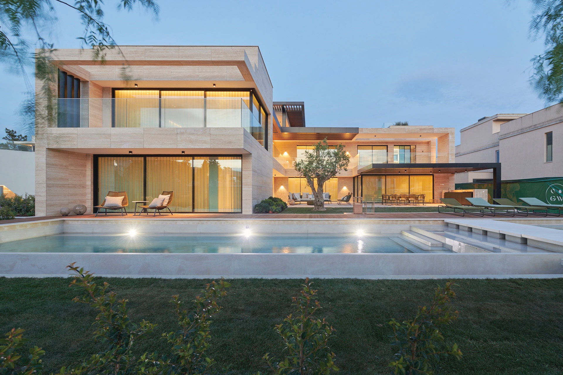 Modern villa in Portugal with floor-to-ceiling windows.