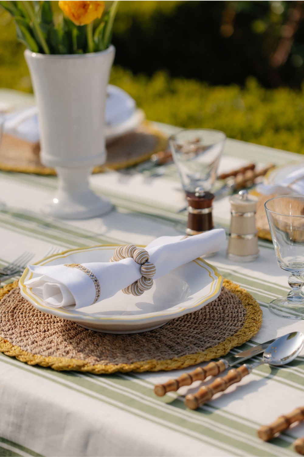 Table set with rattan finishes