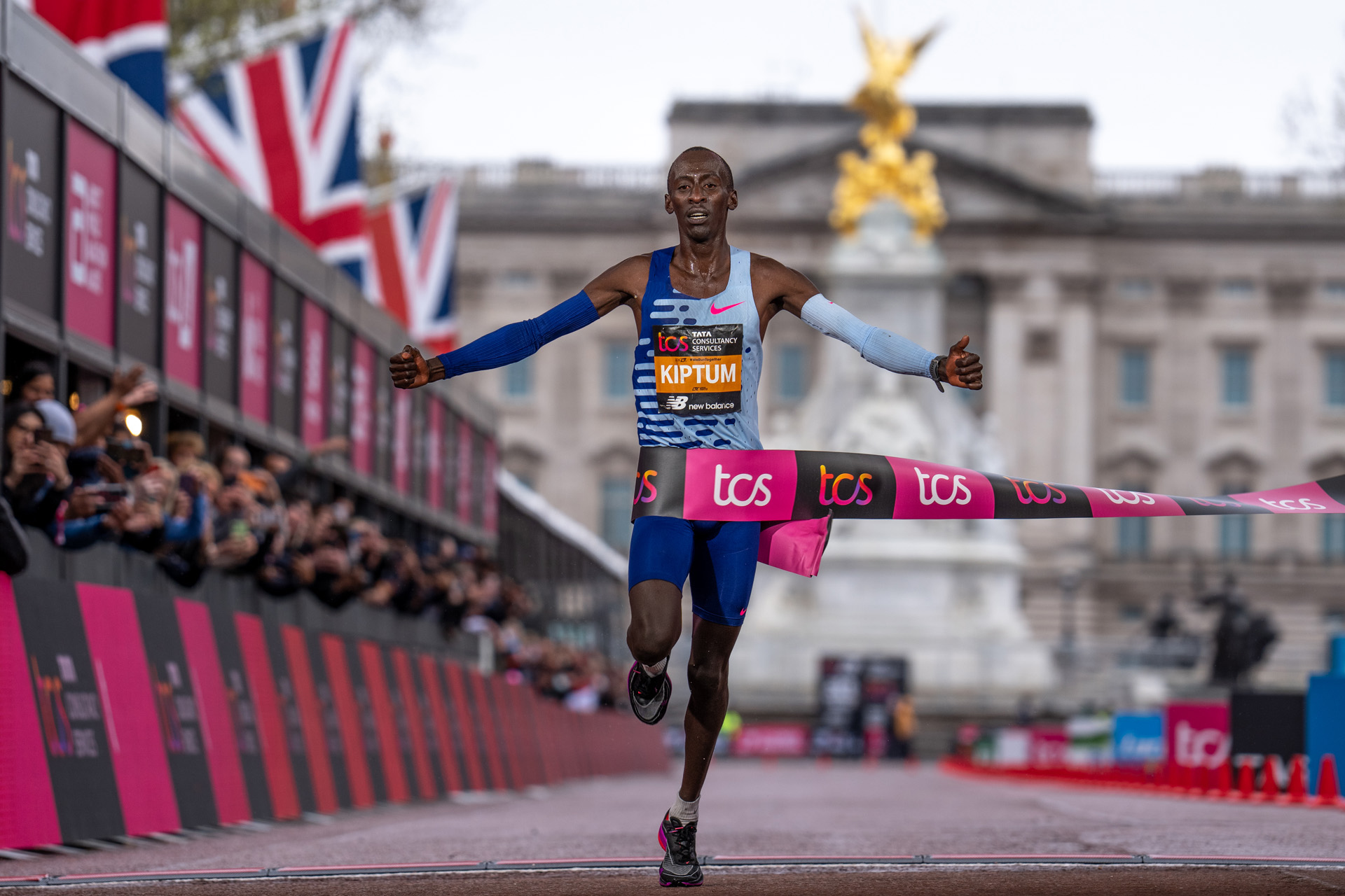 Kelvin Kiptum (KEN) celebrates as he crosses the finish line on The Mall to win the Elite Men’s race at The TCS London Marathon on Sunday 23rd April 2023