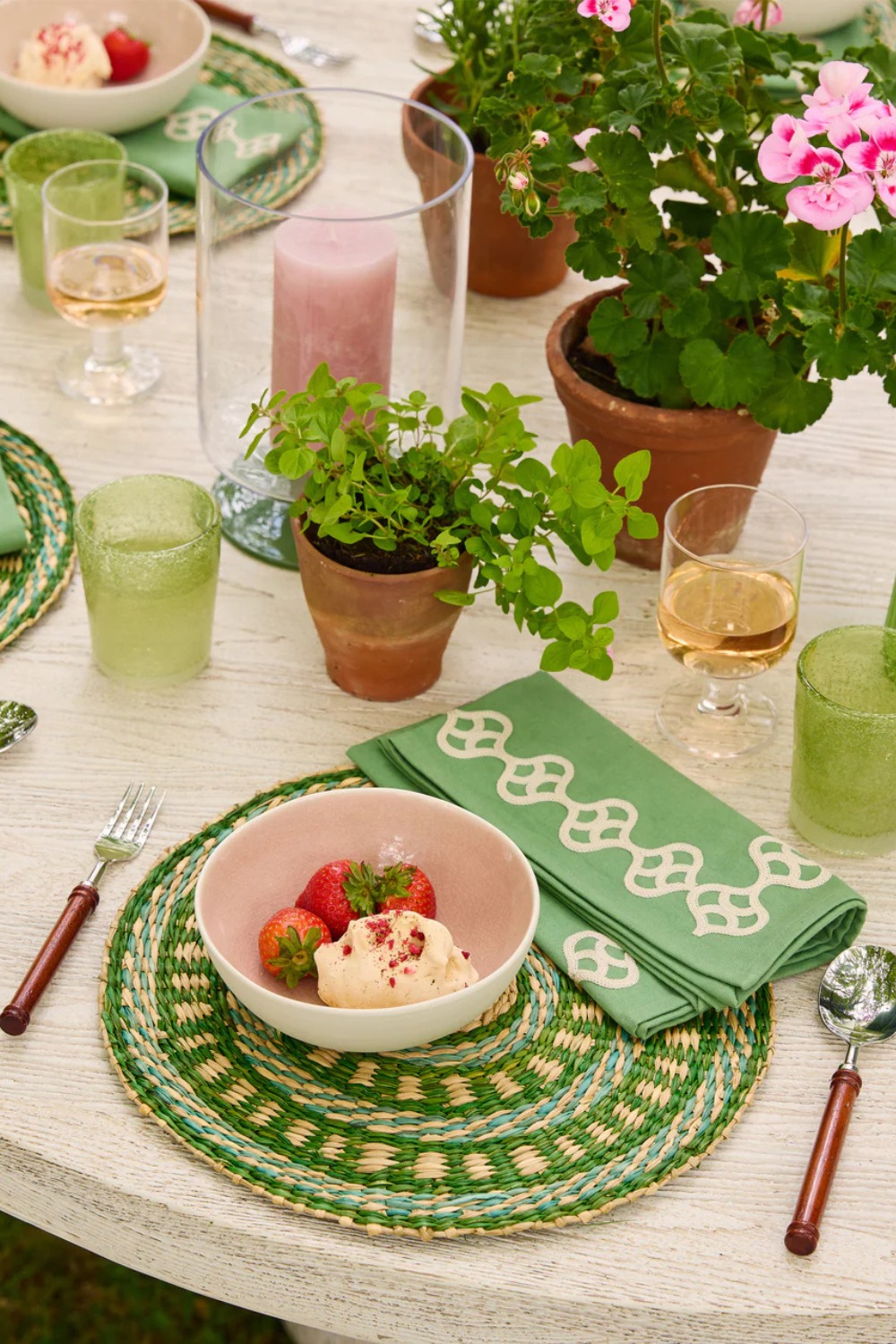 Green table setting