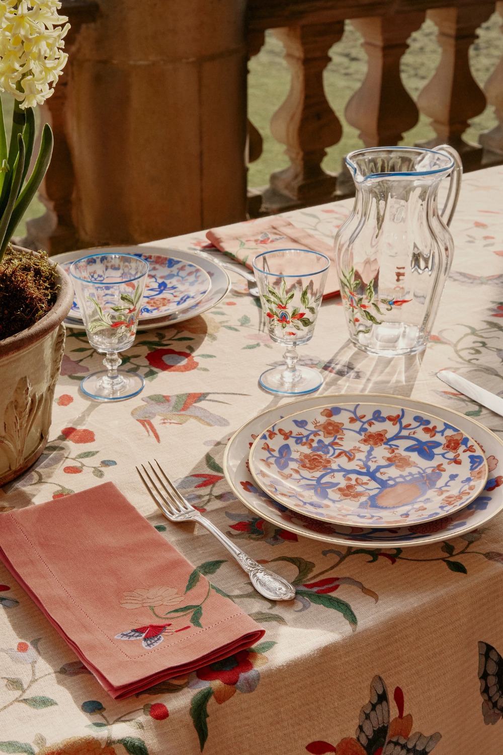 Chintzy table settings