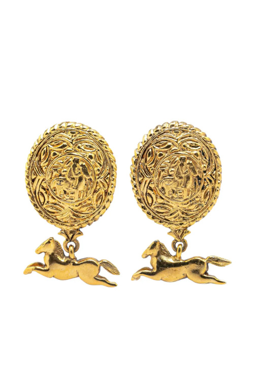 Gold horse earrings | what to wear to cheltenham festival