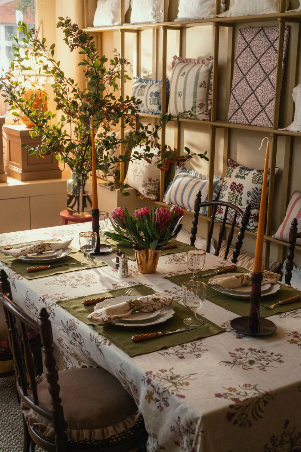 Floral table | spring tablescaping