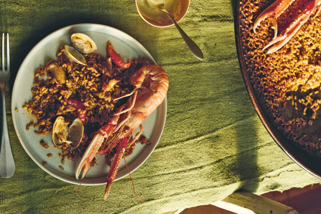 Seafood paella