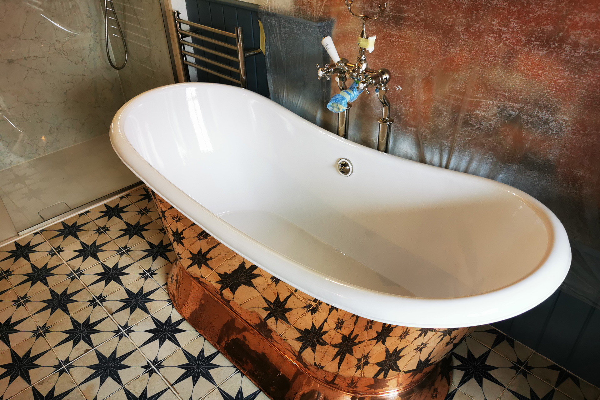 Copper roll top bath